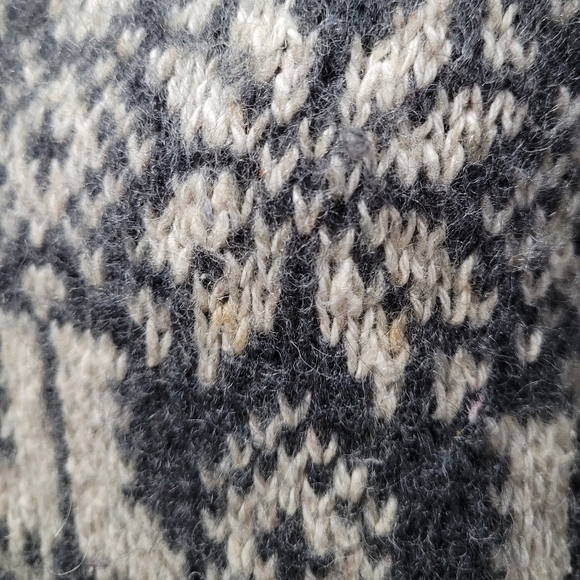 Vintage 1990s Woolrich wool grey and white snowflake knit sweater - Picture 13 of 13